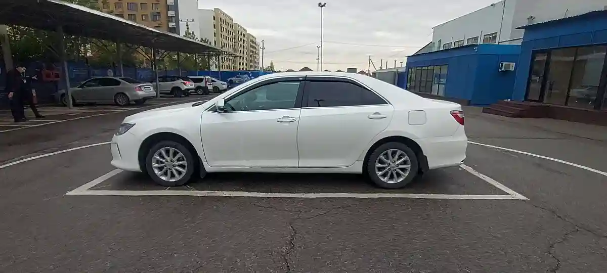 Toyota Camry 2016 года за 10 000 000 тг. в Алматы