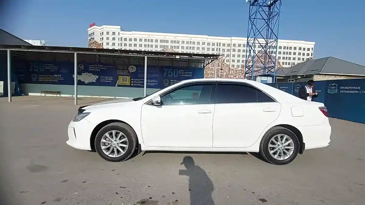 Toyota Camry 2017 года за 11 000 000 тг. в Шымкент