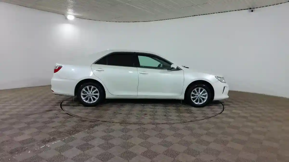 Toyota Camry 2016 года за 9 380 000 тг. в Шымкент