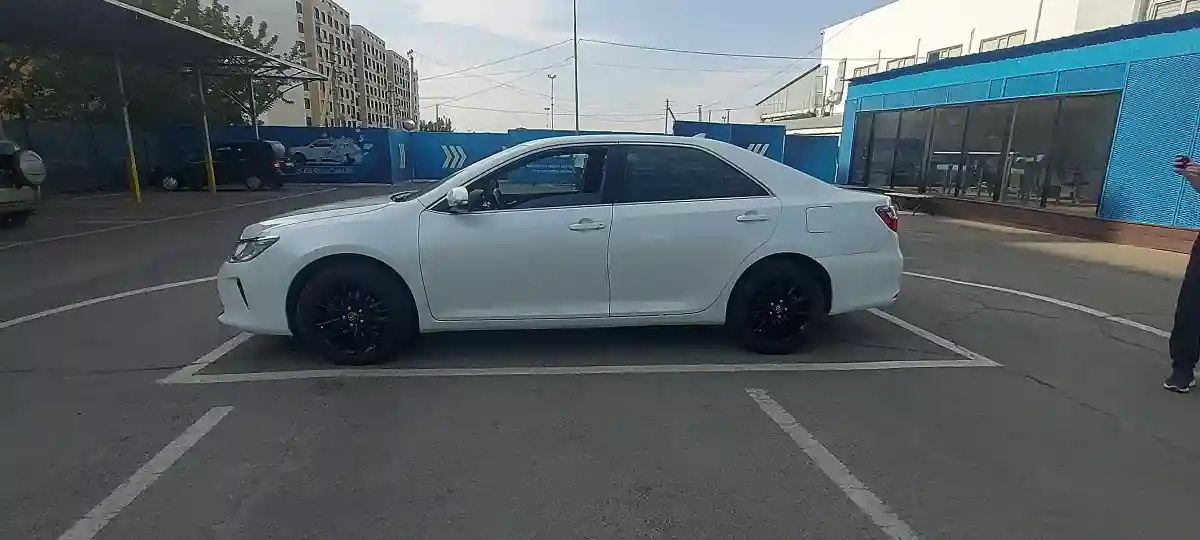 Toyota Camry 2017 года за 12 000 000 тг. в Алматы