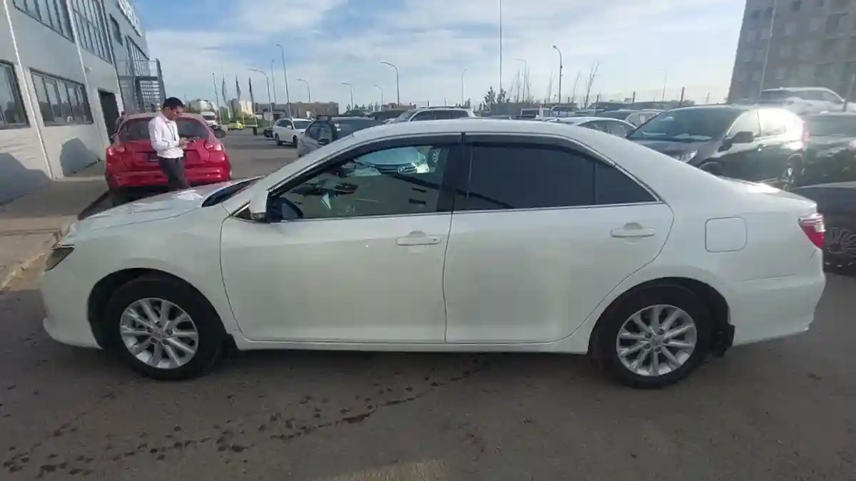 Toyota Camry 2015 года за 9 500 000 тг. в Астана