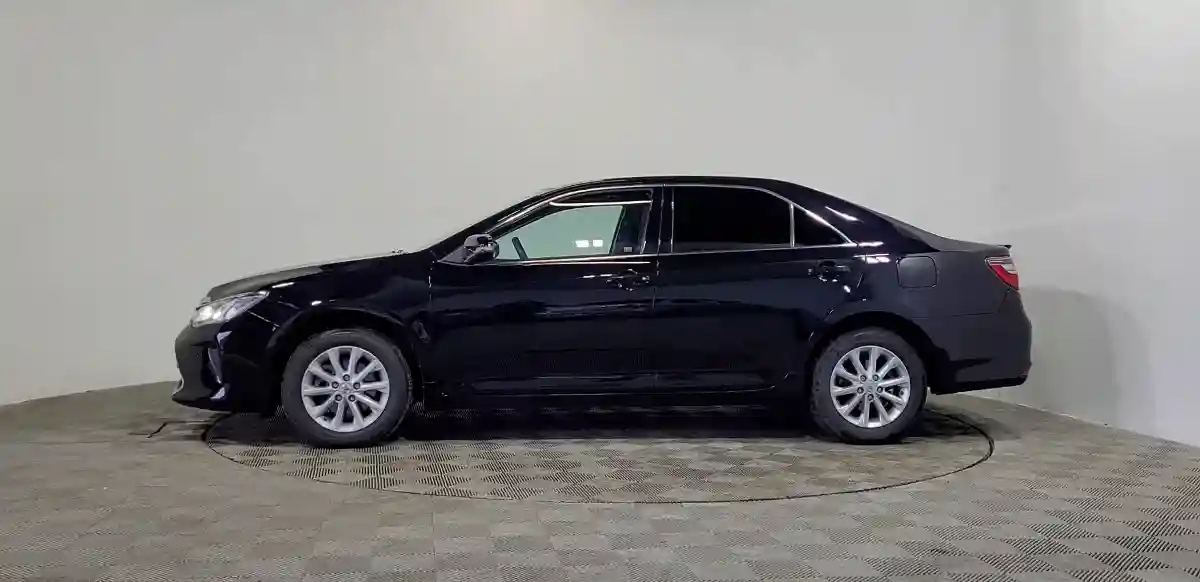 Toyota Camry 2015 года за 10 490 000 тг. в Алматы