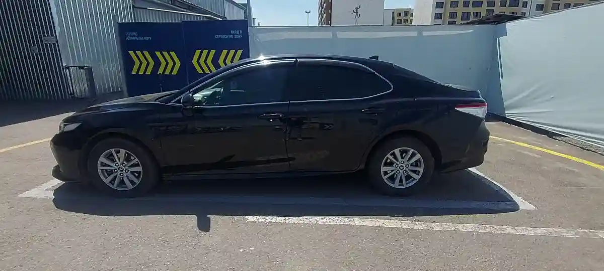 Toyota Camry 2019 года за 14 000 000 тг. в Алматы