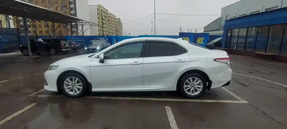 Toyota Camry 2020 года за 12 100 000 тг. в Алматы