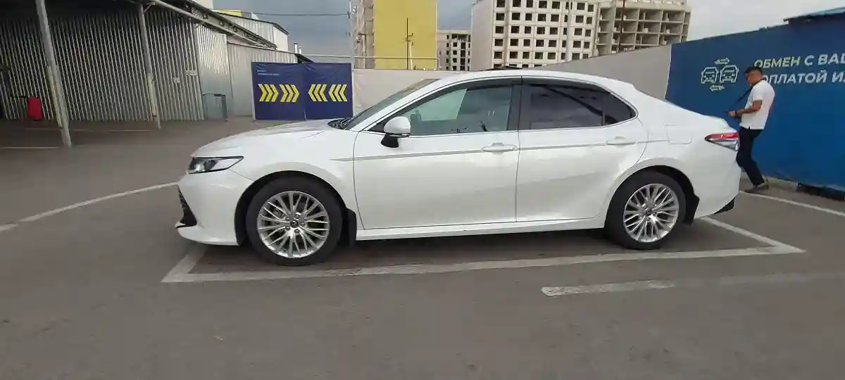 Toyota Camry 2020 года за 14 000 000 тг. в Алматы