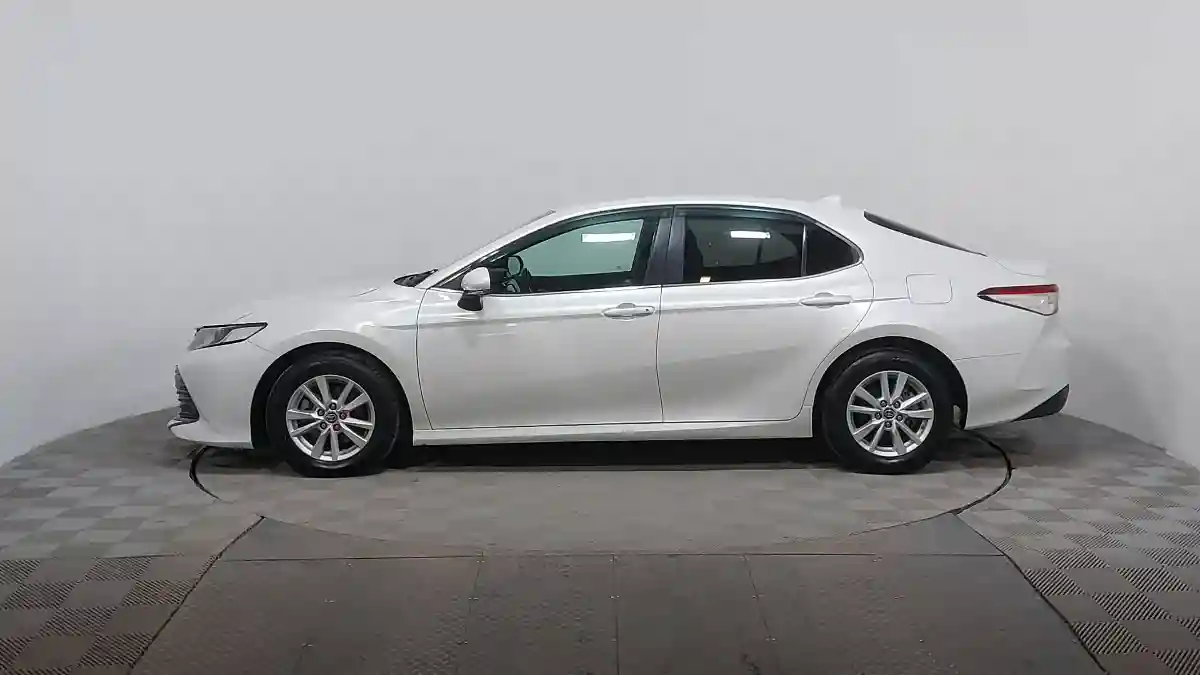 Toyota Camry 2020 года за 10 990 000 тг. в Астана