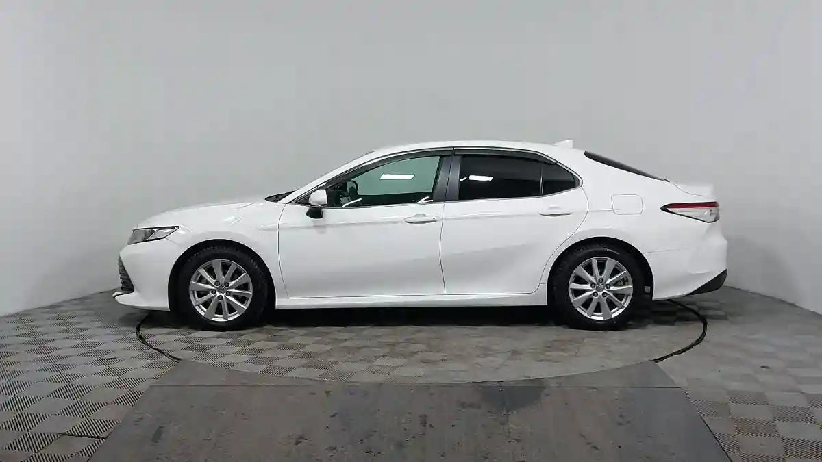 Toyota Camry 2018 года за 12 090 000 тг. в Астана