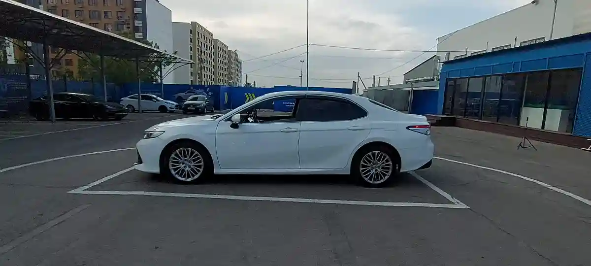 Toyota Camry 2019 года за 10 000 000 тг. в Алматы