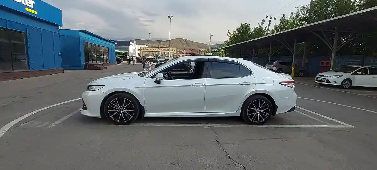 Toyota Camry 2019 года за 11 000 000 тг. в Алматы