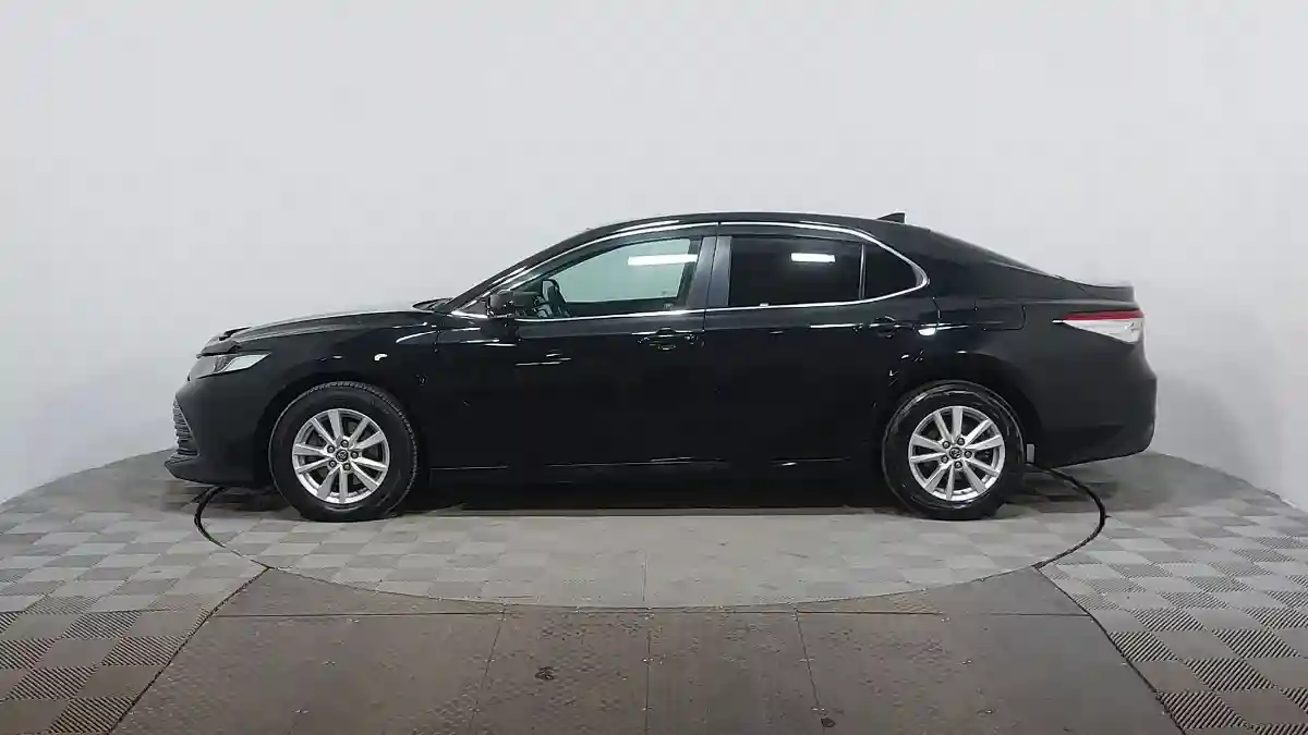 Toyota Camry 2019 года за 11 990 000 тг. в Астана