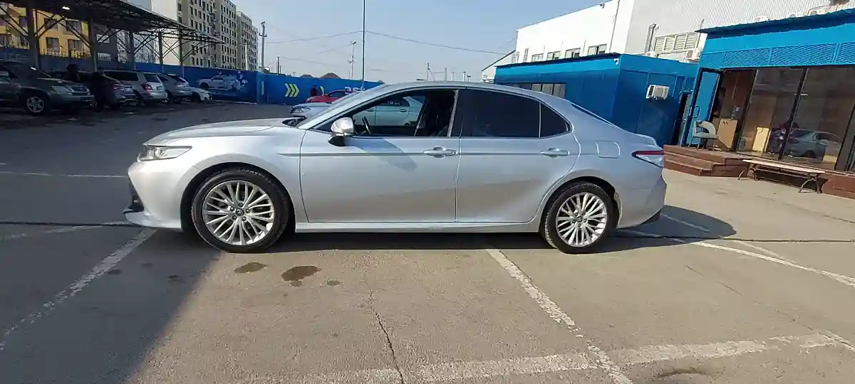 Toyota Camry 2019 года за 11 500 000 тг. в Алматы