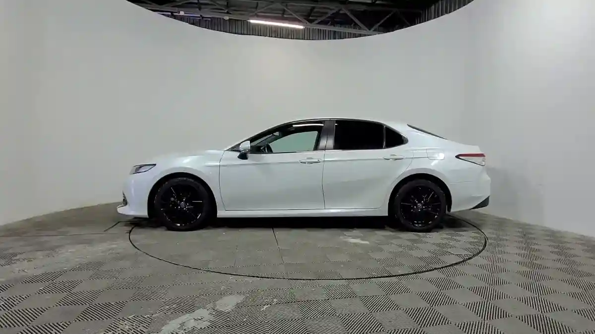 Toyota Camry 2019 года за 12 490 000 тг. в Алматы