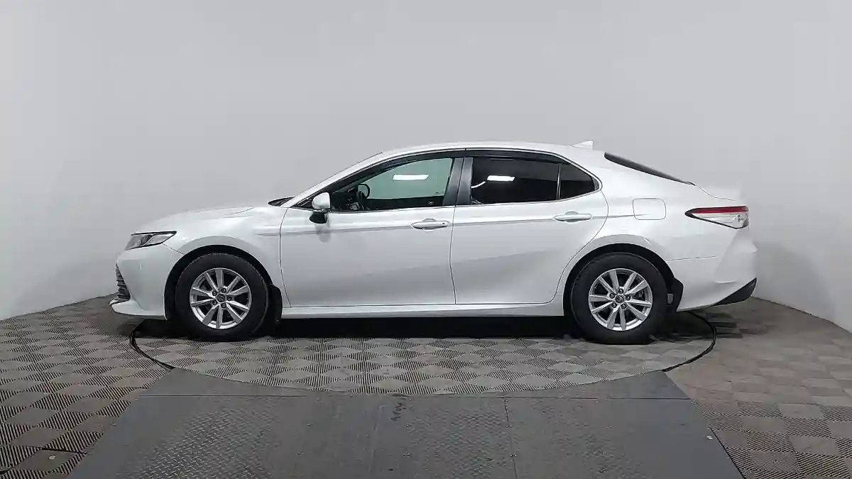 Toyota Camry 2020 года за 12 250 000 тг. в Астана