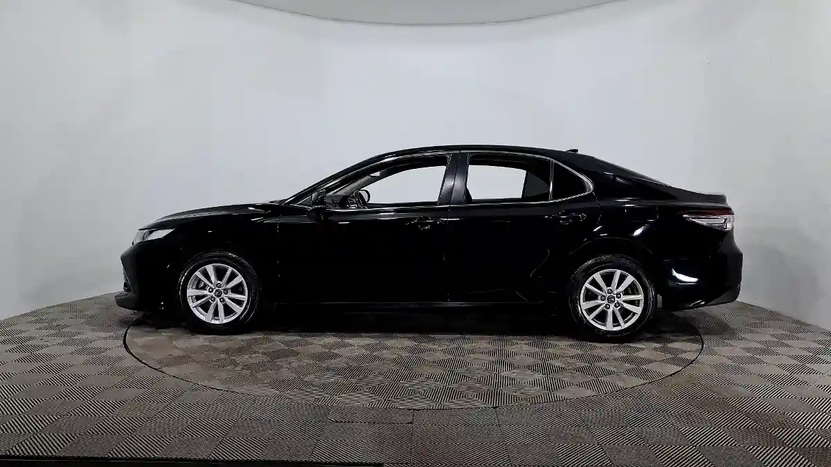 Toyota Camry 2019 года за 11 290 000 тг. в Астана