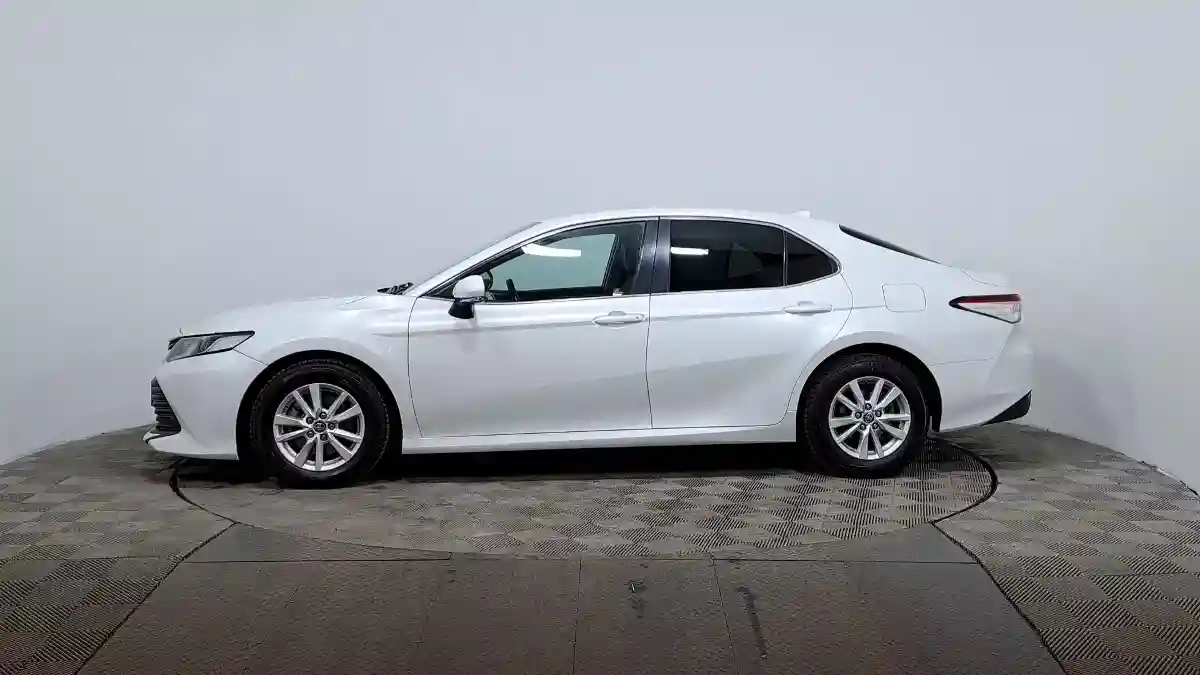 Toyota Camry 2020 года за 10 490 000 тг. в Астана