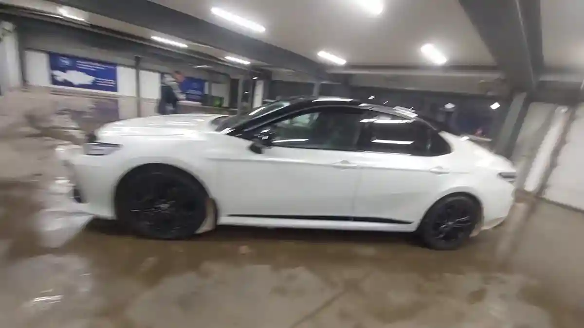 Toyota Camry 2021 года за 19 000 000 тг. в Астана