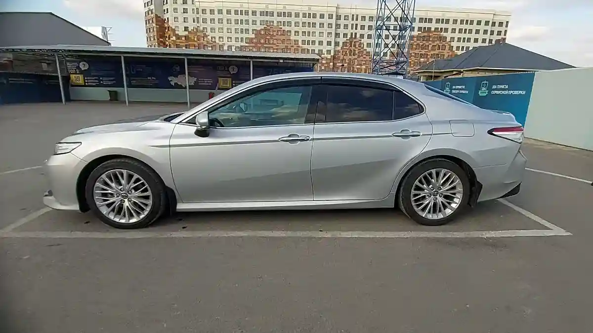 Toyota Camry 2019 года за 16 500 000 тг. в Шымкент