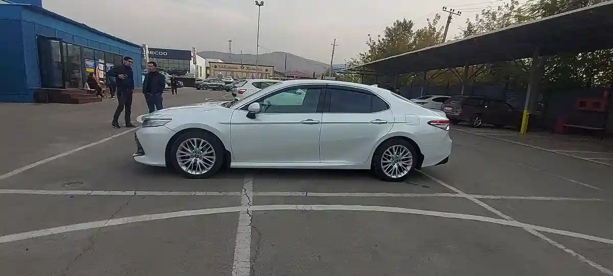 Toyota Camry 2019 года за 15 500 000 тг. в Алматы