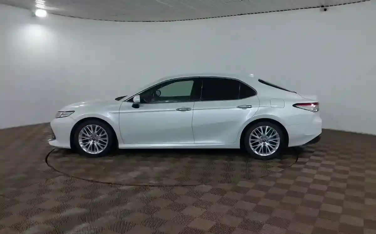 Toyota Camry 2019 года за 15 690 000 тг. в Шымкент