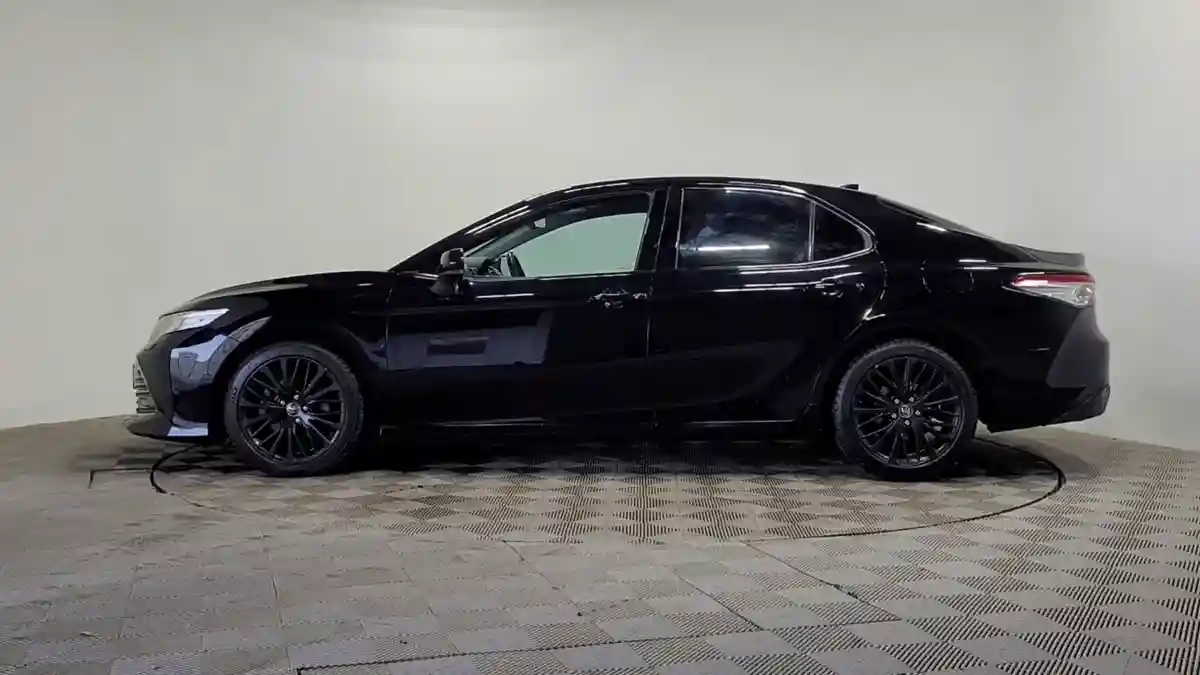 Toyota Camry 2018 года за 15 200 000 тг. в Алматы