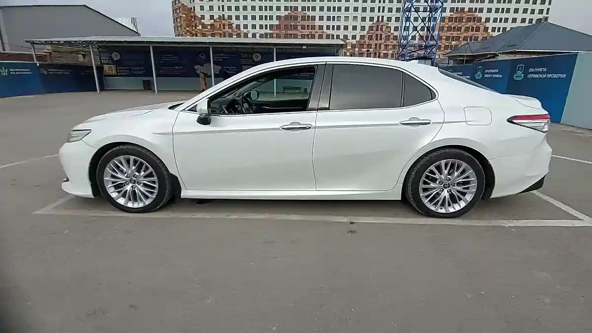 Toyota Camry 2018 года за 16 000 000 тг. в Шымкент