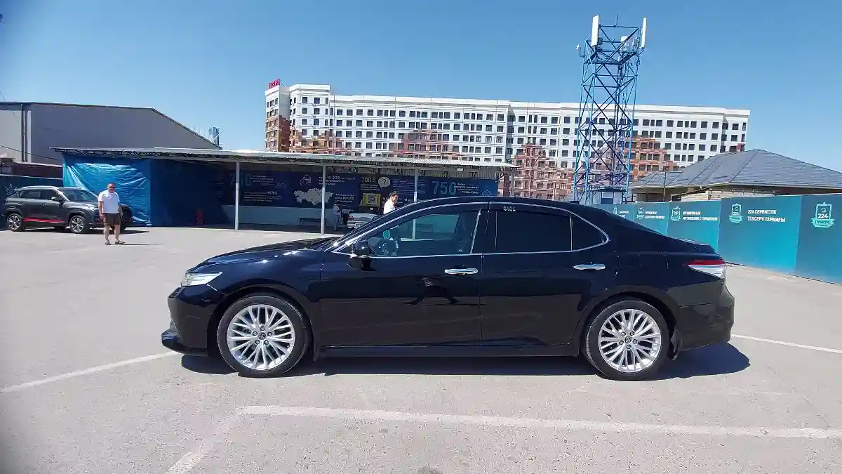 Toyota Camry 2019 года за 18 000 000 тг. в Шымкент