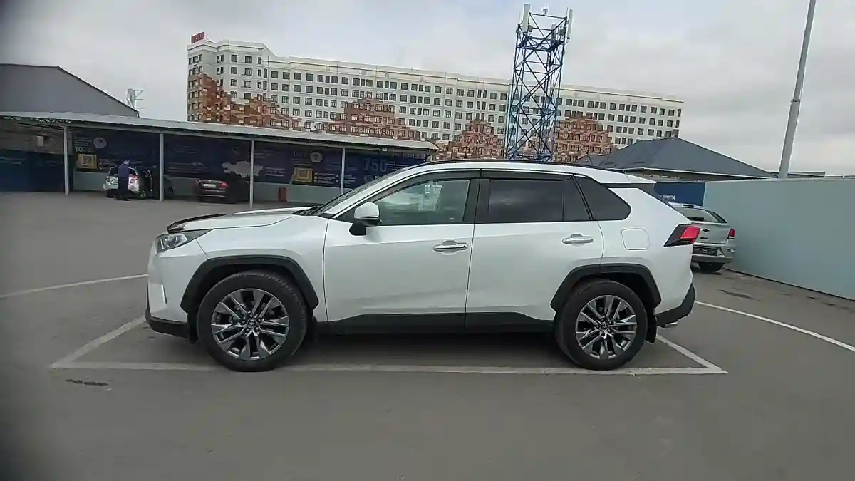 Toyota RAV4 2020 года за 18 000 000 тг. в Шымкент