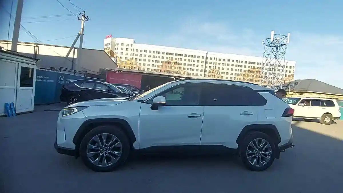Toyota RAV4 2021 года за 20 000 000 тг. в Шымкент
