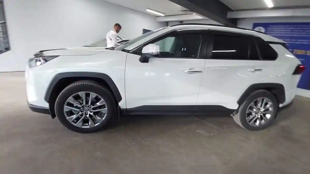 Toyota RAV4 2021 года за 20 500 000 тг. в Астана