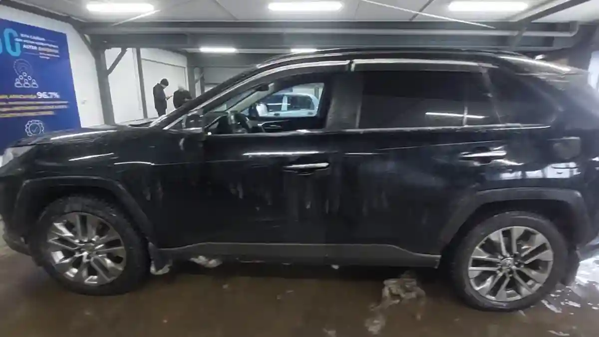 Toyota RAV4 2021 года за 18 000 000 тг. в Астана