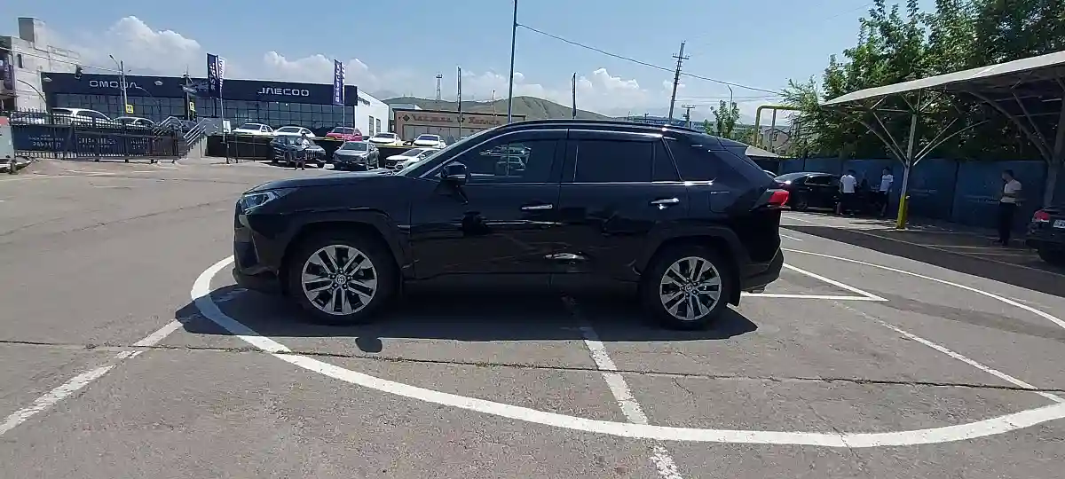Toyota RAV4 2021 года за 16 700 000 тг. в Алматы