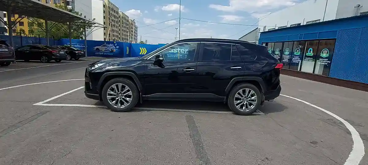 Toyota RAV4 2020 года за 15 500 000 тг. в Алматы