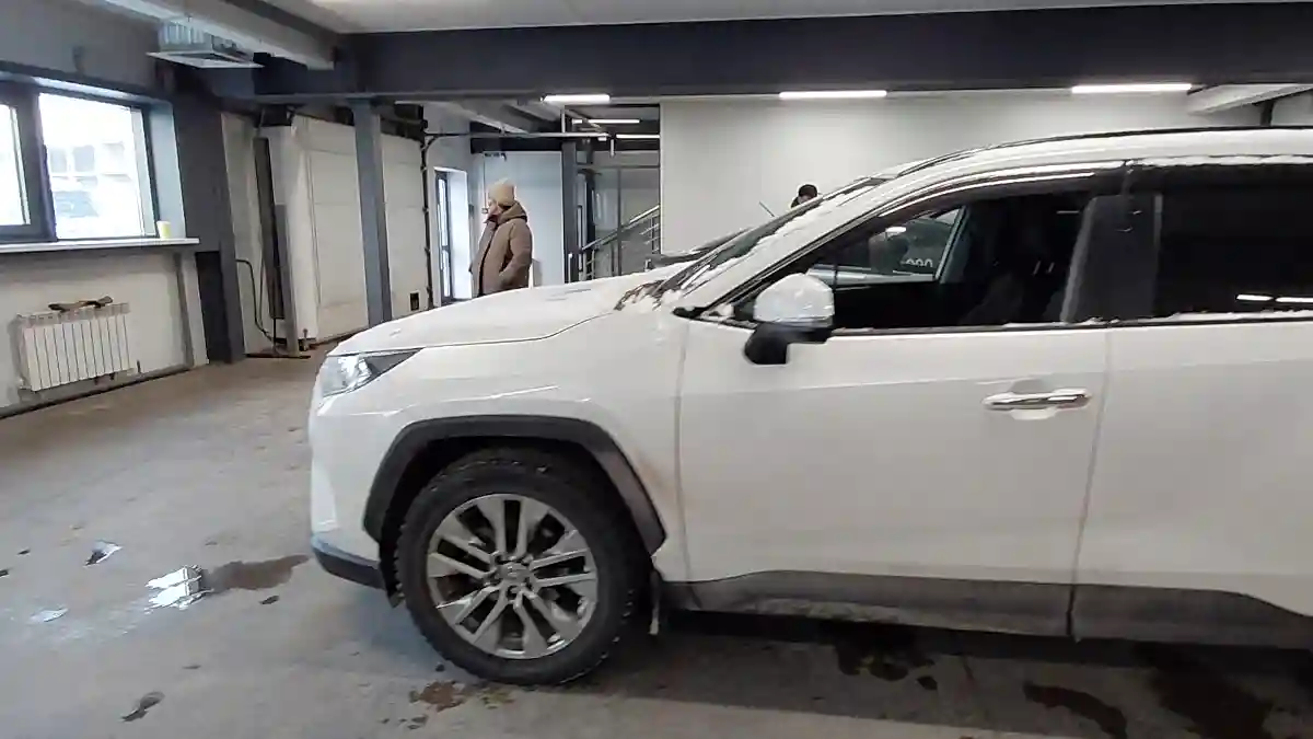 Toyota RAV4 2021 года за 16 000 000 тг. в Астана