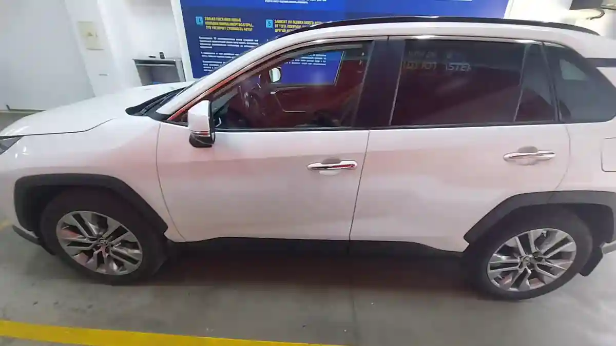 Toyota RAV4 2020 года за 19 000 000 тг. в Павлодар