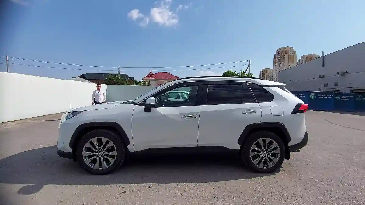 Toyota RAV4 2021 года за 19 700 000 тг. в Шымкент