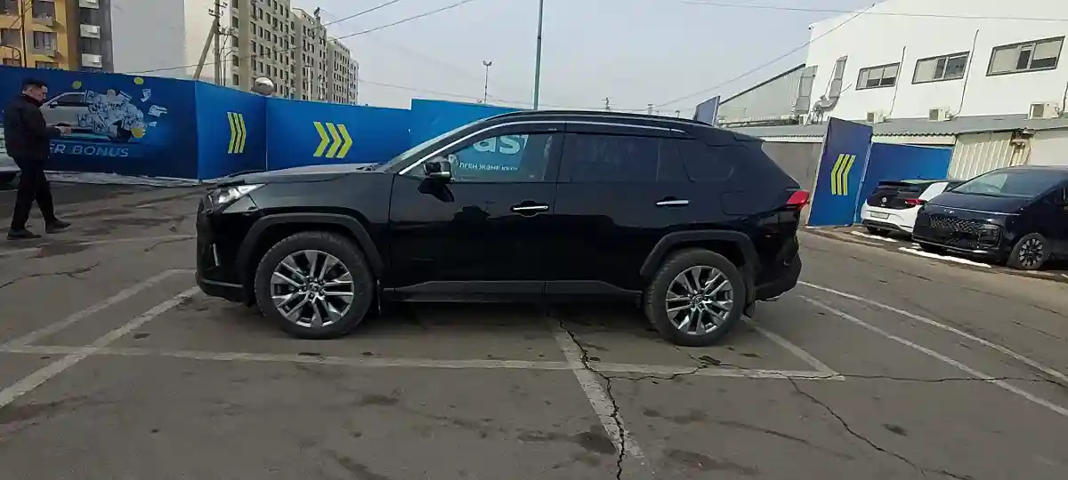 Toyota RAV4 2019 года за 14 500 000 тг. в Алматы