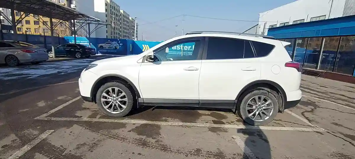 Toyota RAV4 2017 года за 11 500 000 тг. в Алматы