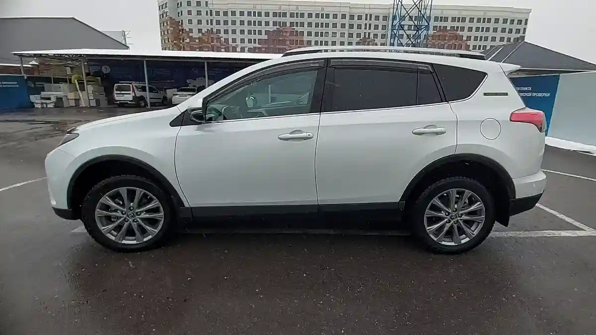 Toyota RAV4 2018 года за 16 500 000 тг. в Шымкент