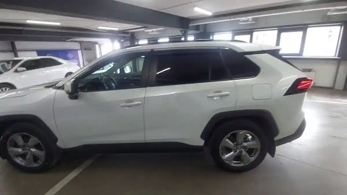 Toyota RAV4 2020 года за 16 500 000 тг. в Астана