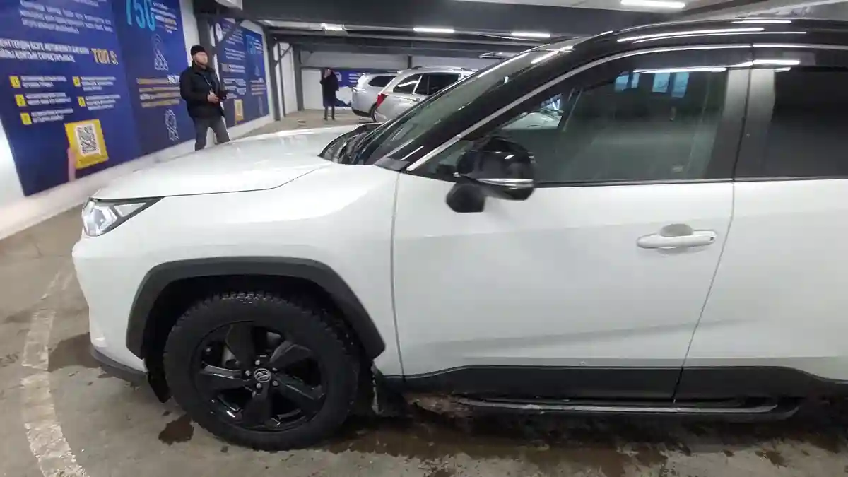 Toyota RAV4 2021 года за 19 000 000 тг. в Астана