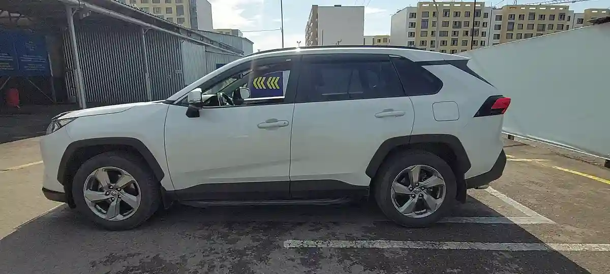 Toyota RAV4 2019 года за 17 000 000 тг. в Алматы