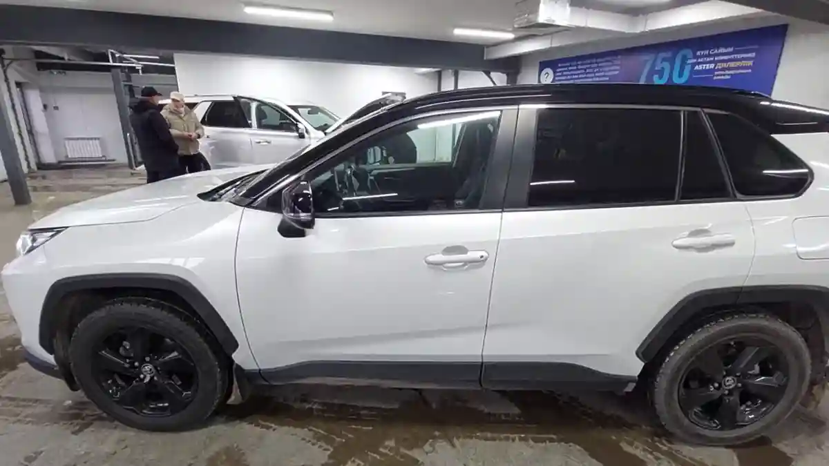 Toyota RAV4 2021 года за 17 000 000 тг. в Астана