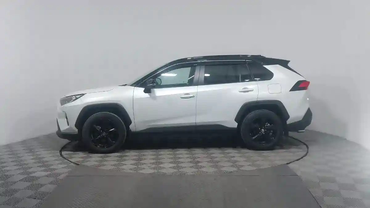 Toyota RAV4 2021 года за 16 000 000 тг. в Астана
