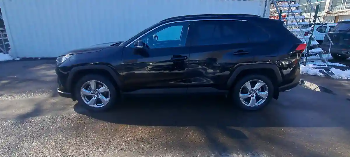 Toyota RAV4 2019 года за 13 990 000 тг. в Алматы