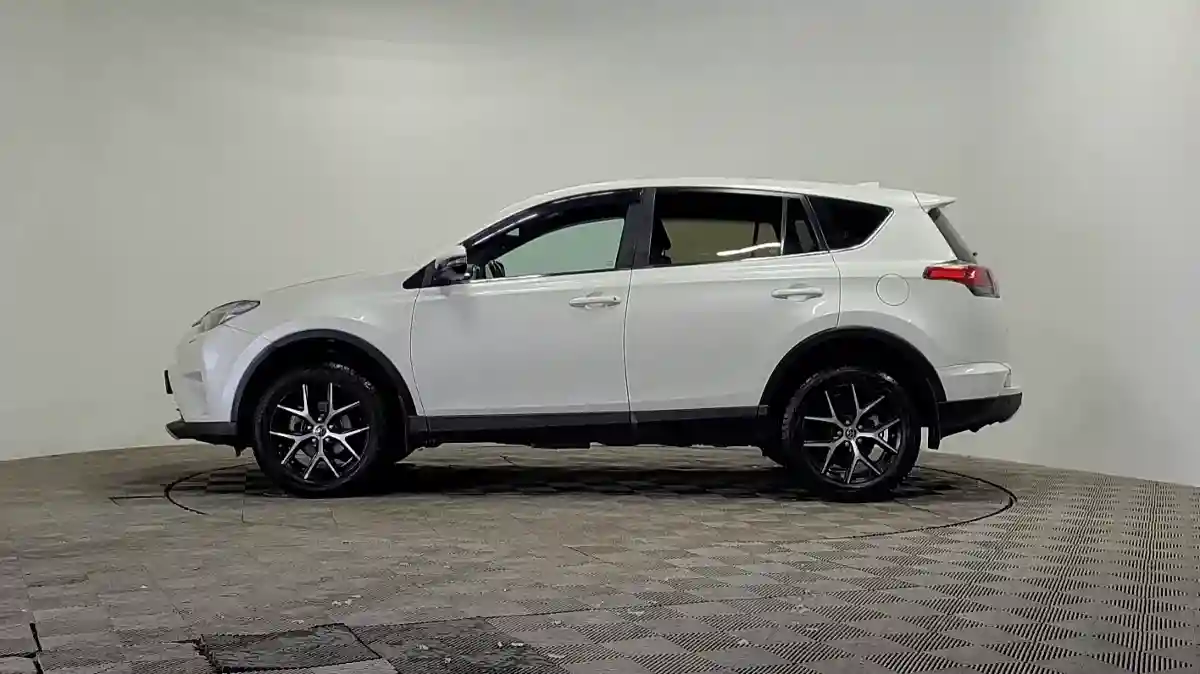 Toyota RAV4 2017 года за 10 350 000 тг. в Алматы