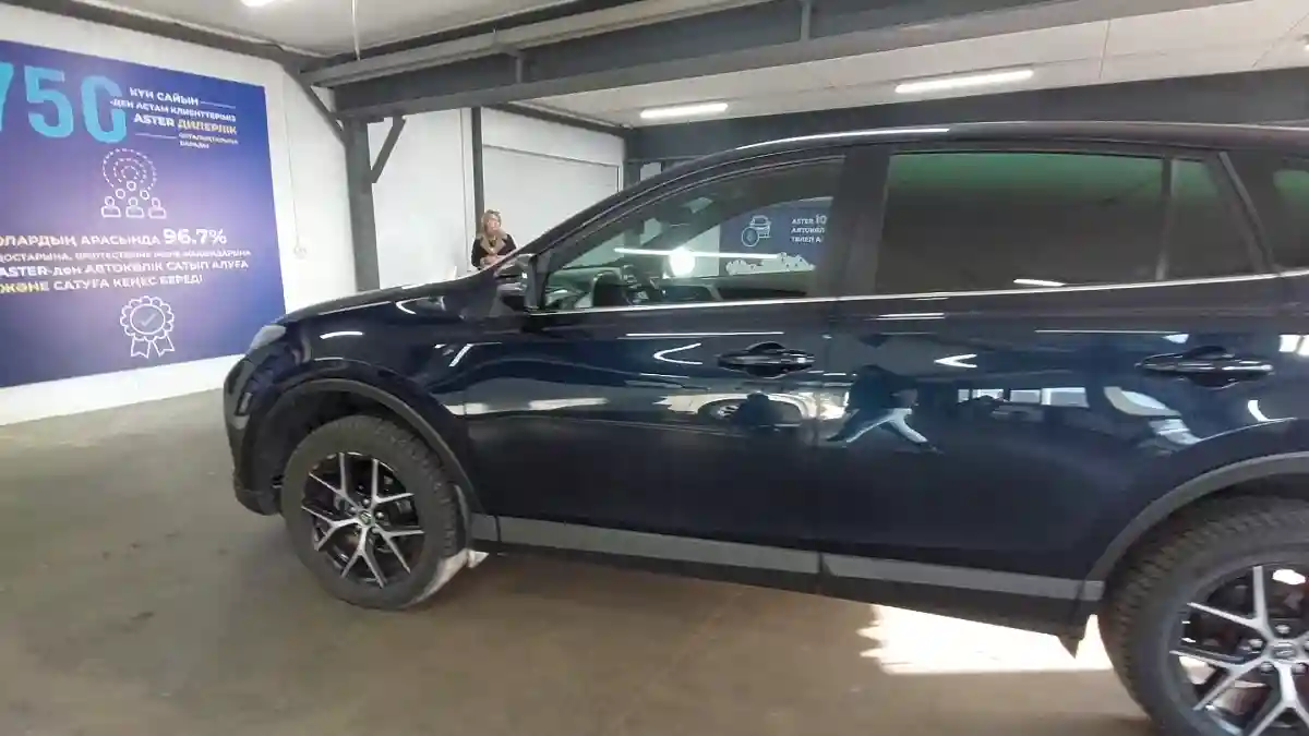 Toyota RAV4 2019 года за 15 000 000 тг. в Астана