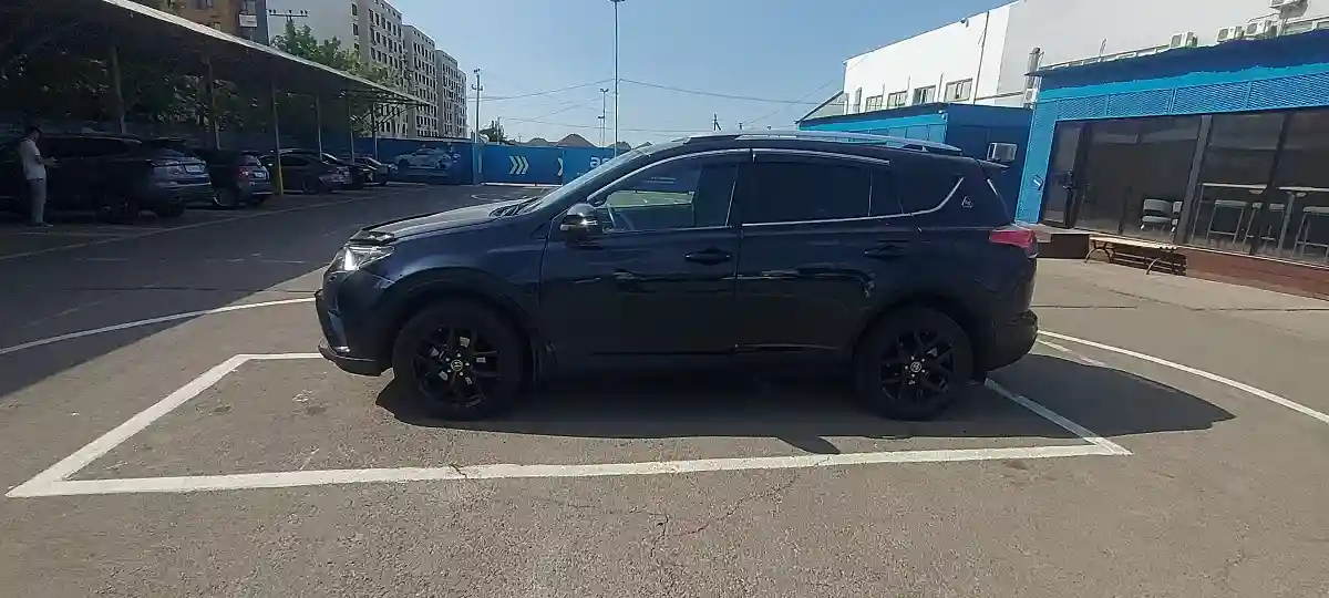 Toyota RAV4 2019 года за 13 700 000 тг. в Алматы