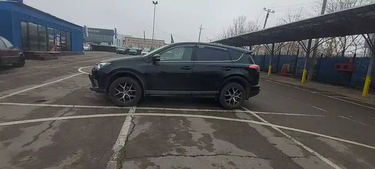 Toyota RAV4 2017 года за 13 200 000 тг. в Алматы