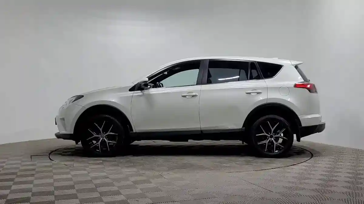 Toyota RAV4 2018 года за 12 490 000 тг. в Алматы