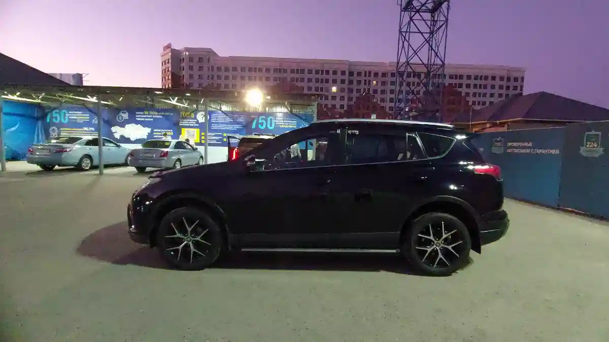 Toyota RAV4 2018 года за 14 000 000 тг. в Шымкент